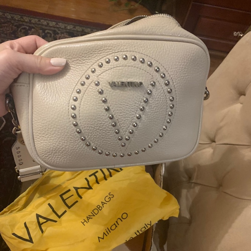 Leather Valentino white crossbody bag in good condition.